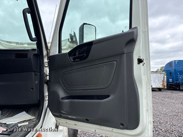 image for item YA2279 2020 International LT625 semi truck