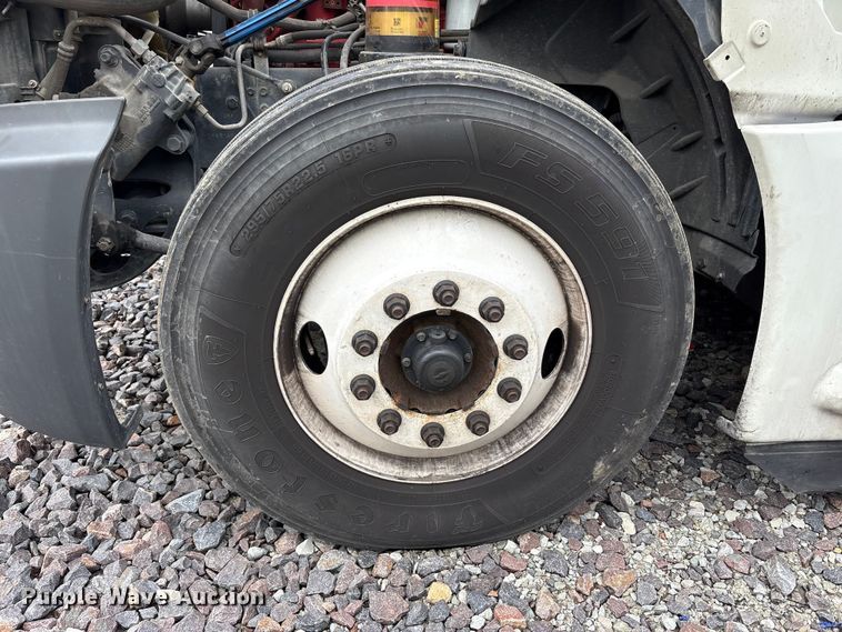 image for item YA2279 2020 International LT625 semi truck