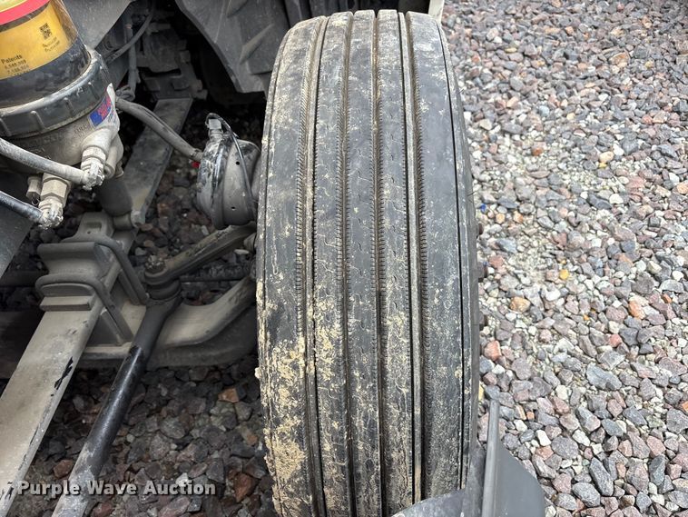 image for item YA2279 2020 International LT625 semi truck