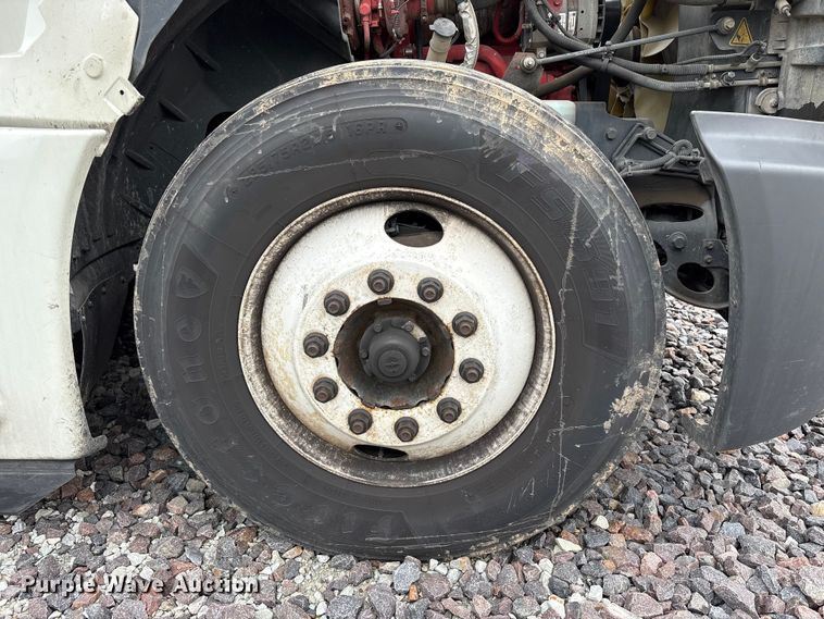 image for item YA2279 2020 International LT625 semi truck
