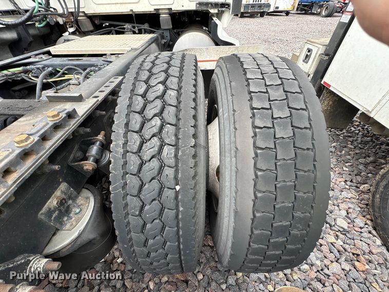 image for item YA2279 2020 International LT625 semi truck