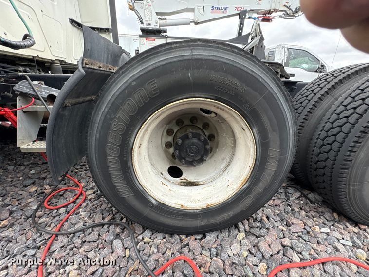 image for item YA2279 2020 International LT625 semi truck
