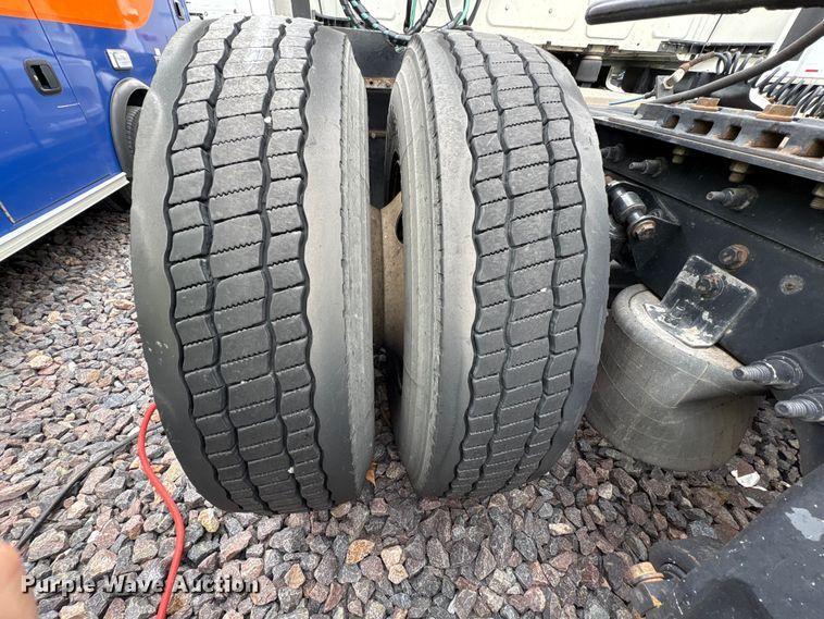 image for item YA2279 2020 International LT625 semi truck