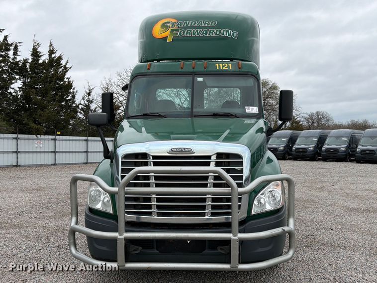 image for item YA2298 2017 Freightliner  Cascadia semi truck