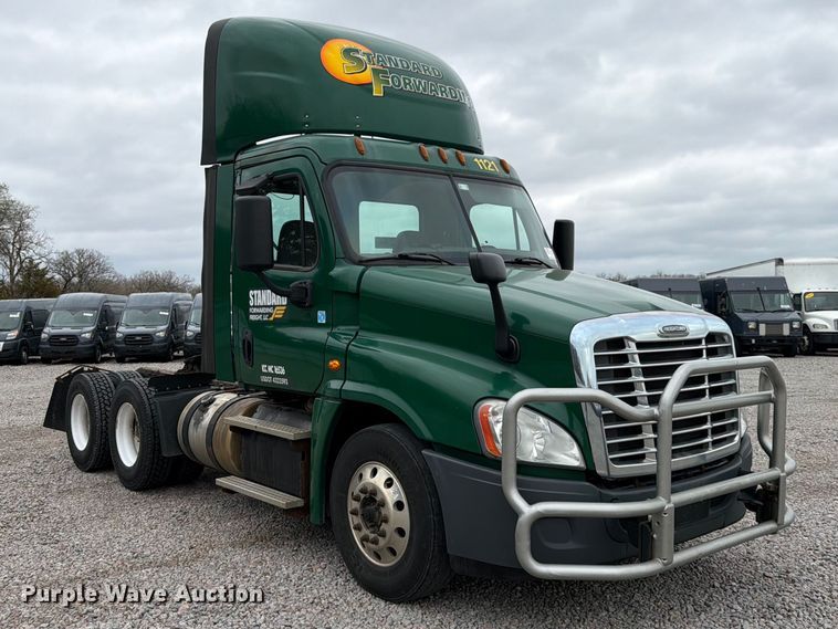 image for item YA2298 2017 Freightliner  Cascadia semi truck