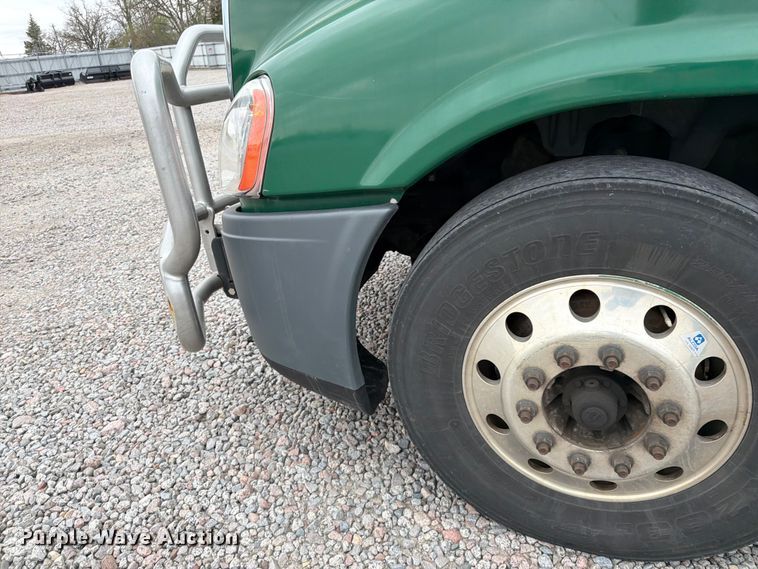 image for item YA2298 2017 Freightliner  Cascadia semi truck