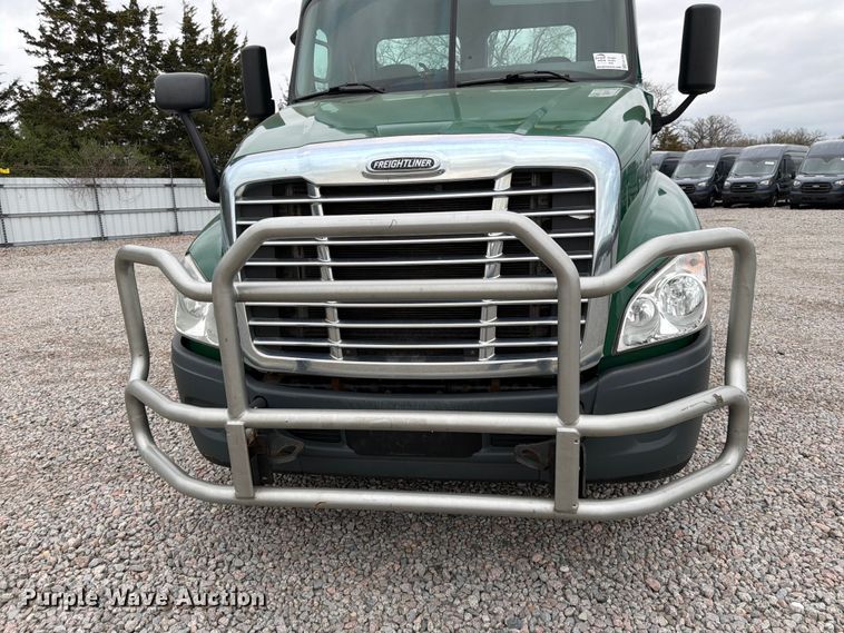 image for item YA2298 2017 Freightliner  Cascadia semi truck