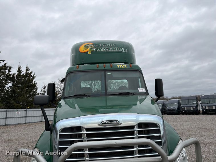 image for item YA2298 2017 Freightliner  Cascadia semi truck