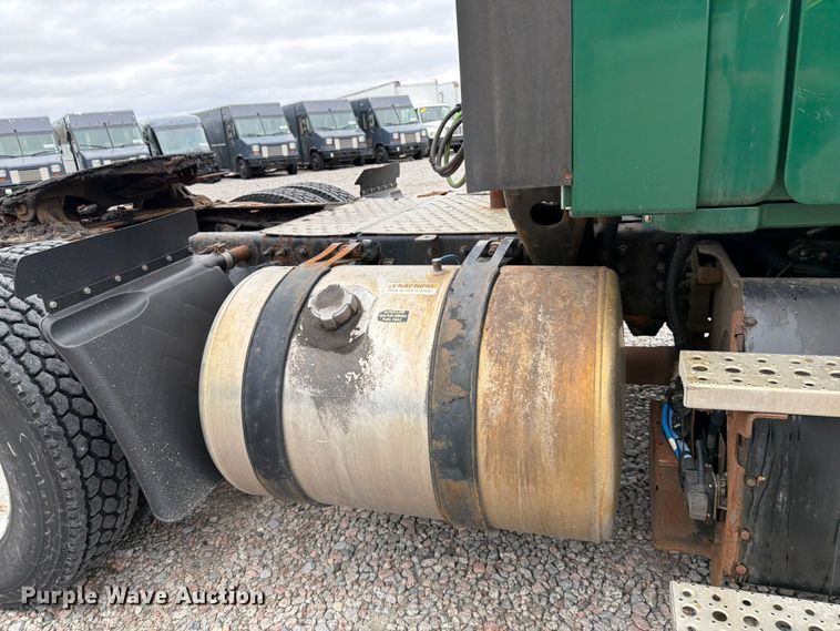 image for item YA2298 2017 Freightliner  Cascadia semi truck