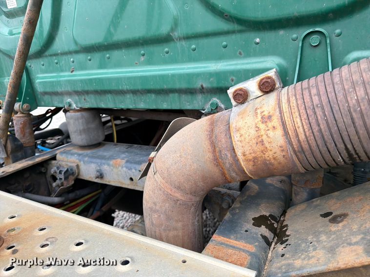 image for item YA2298 2017 Freightliner  Cascadia semi truck