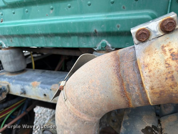 image for item YA2298 2017 Freightliner  Cascadia semi truck