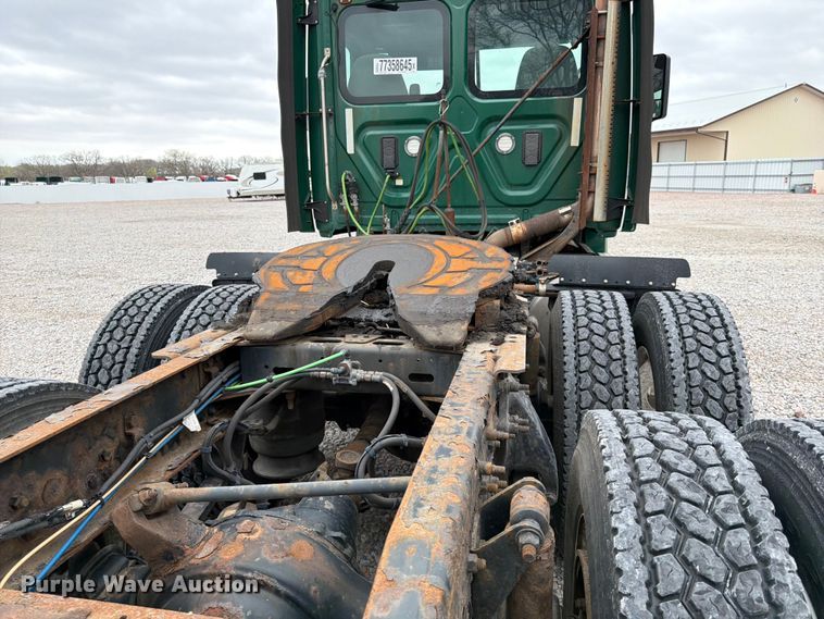 image for item YA2298 2017 Freightliner  Cascadia semi truck