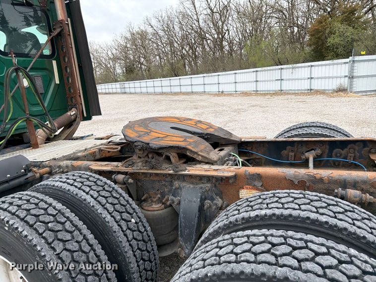 image for item YA2298 2017 Freightliner  Cascadia semi truck