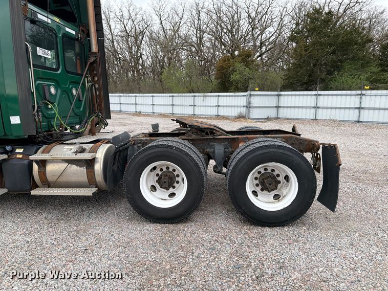 image for item YA2298 2017 Freightliner  Cascadia semi truck