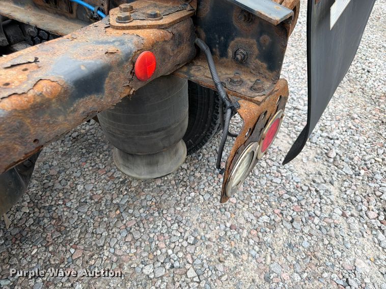 image for item YA2298 2017 Freightliner  Cascadia semi truck