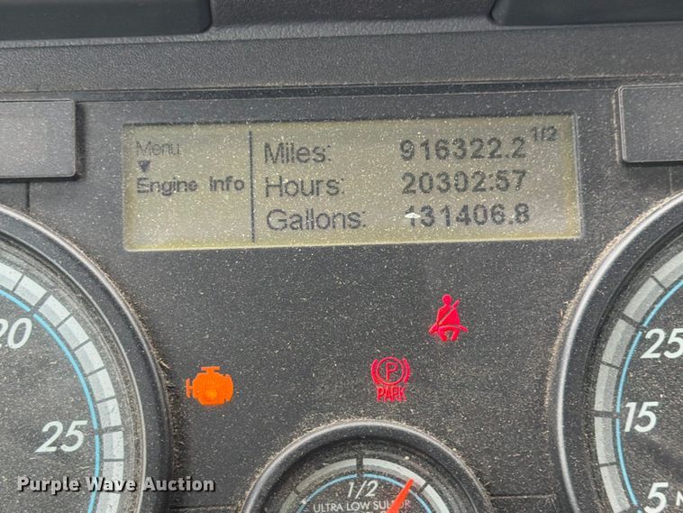 image for item YA2298 2017 Freightliner  Cascadia semi truck
