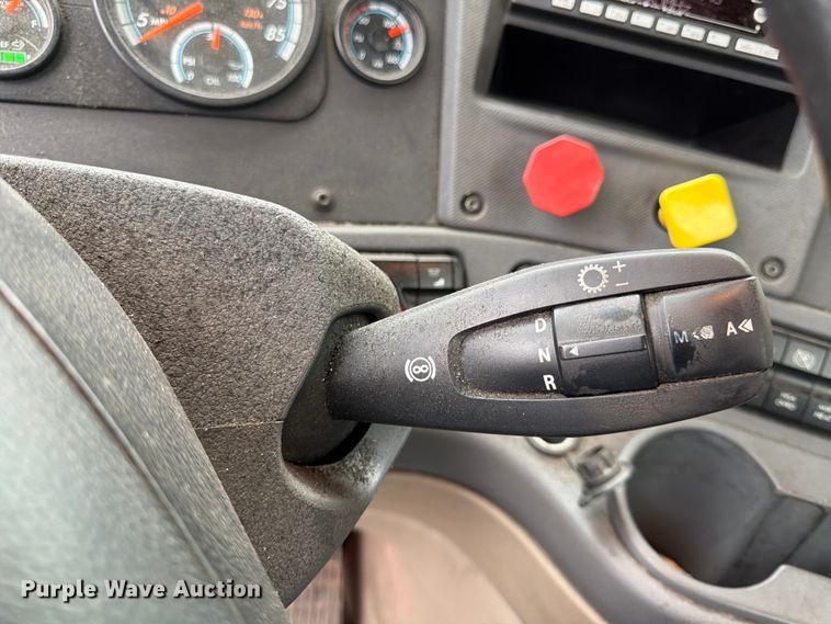image for item YA2298 2017 Freightliner  Cascadia semi truck