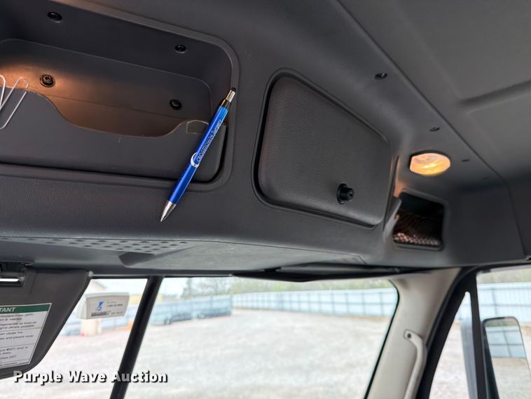 image for item YA2298 2017 Freightliner  Cascadia semi truck