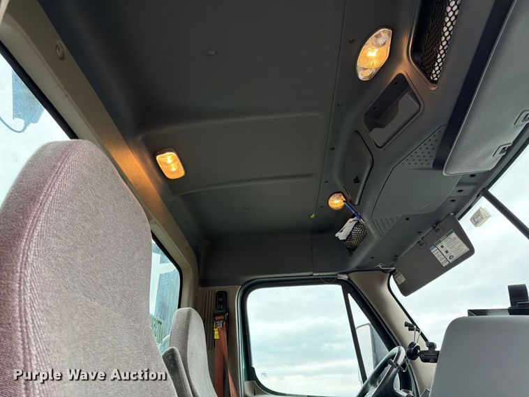 image for item YA2298 2017 Freightliner  Cascadia semi truck