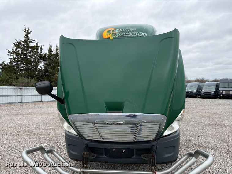 image for item YA2298 2017 Freightliner  Cascadia semi truck