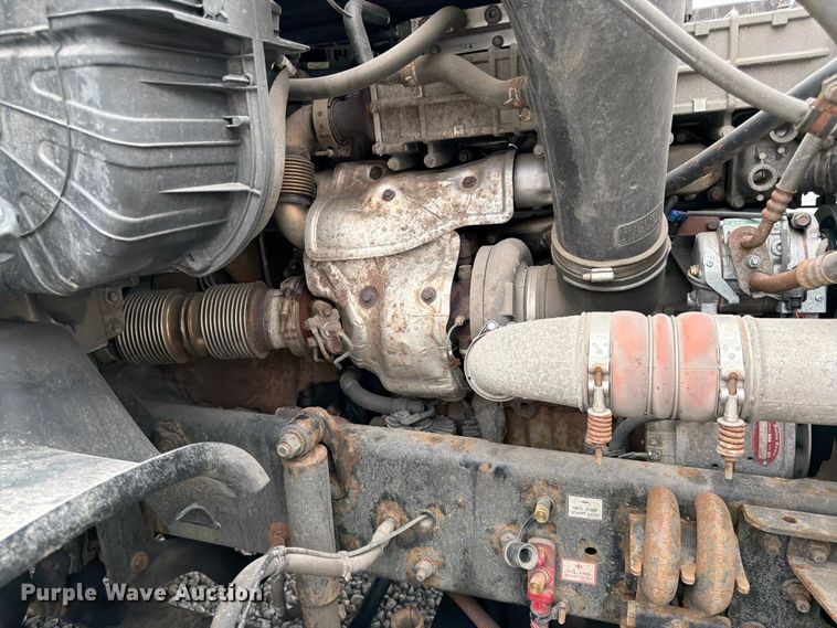 image for item YA2298 2017 Freightliner  Cascadia semi truck
