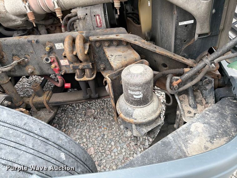 image for item YA2298 2017 Freightliner  Cascadia semi truck