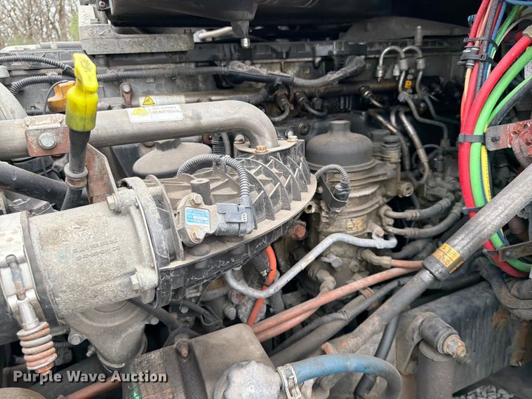 image for item YA2298 2017 Freightliner  Cascadia semi truck
