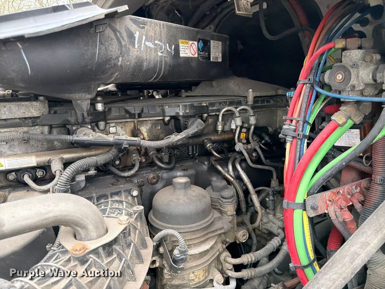 image for item YA2298 2017 Freightliner  Cascadia semi truck