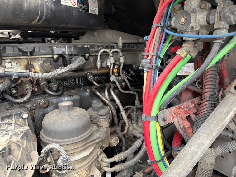 image for item YA2298 2017 Freightliner  Cascadia semi truck