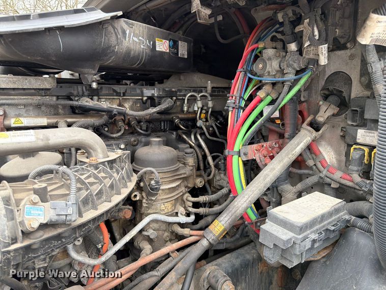 image for item YA2298 2017 Freightliner  Cascadia semi truck