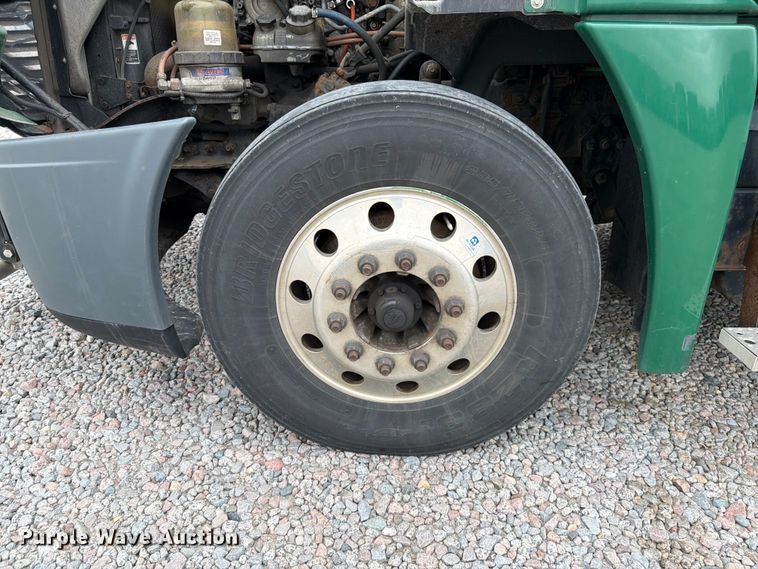 image for item YA2298 2017 Freightliner  Cascadia semi truck