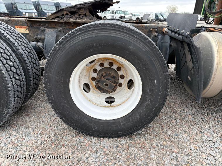 image for item YA2298 2017 Freightliner  Cascadia semi truck
