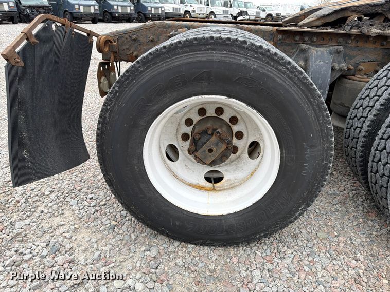 image for item YA2298 2017 Freightliner  Cascadia semi truck