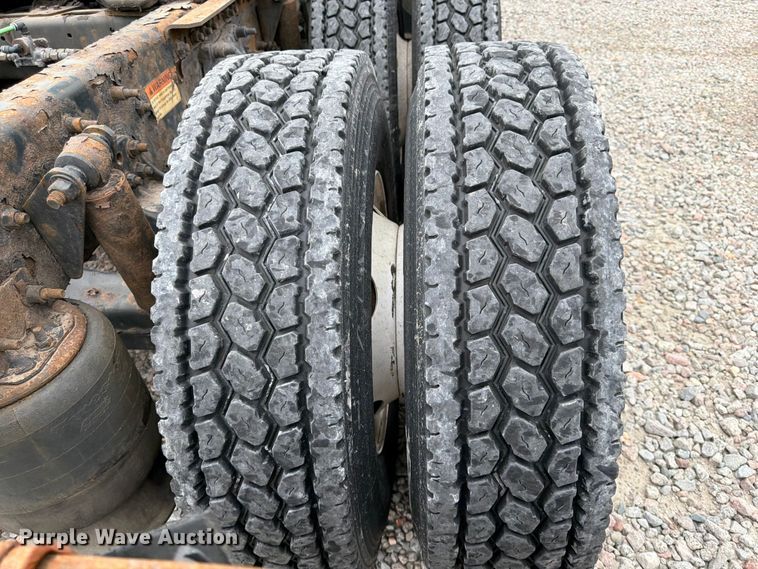 image for item YA2298 2017 Freightliner  Cascadia semi truck