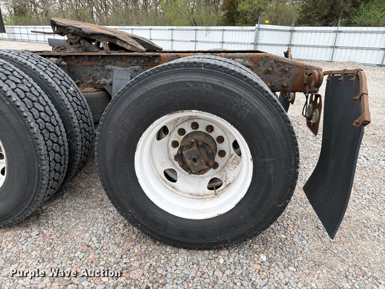 image for item YA2298 2017 Freightliner  Cascadia semi truck