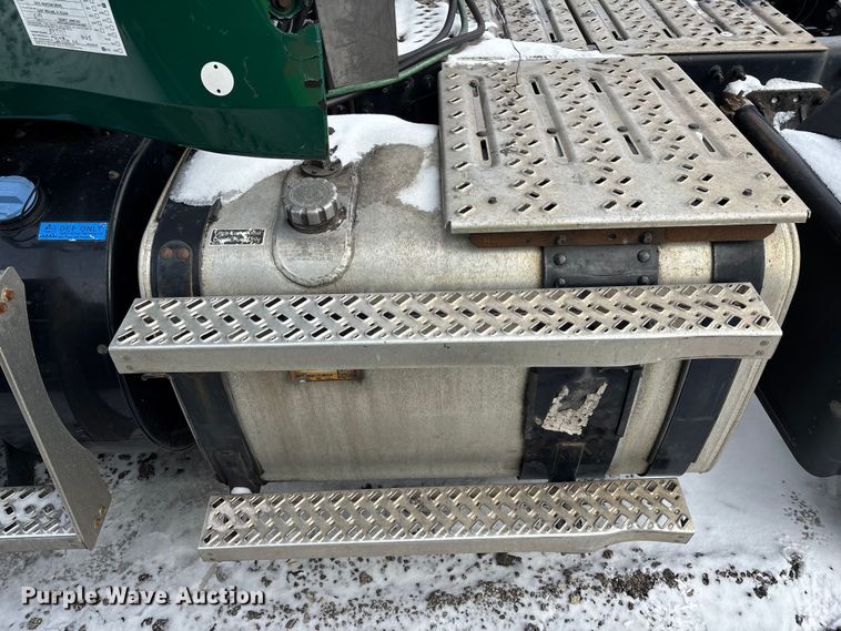 image for item YA2312 2016 Mack CXU613 semi truck