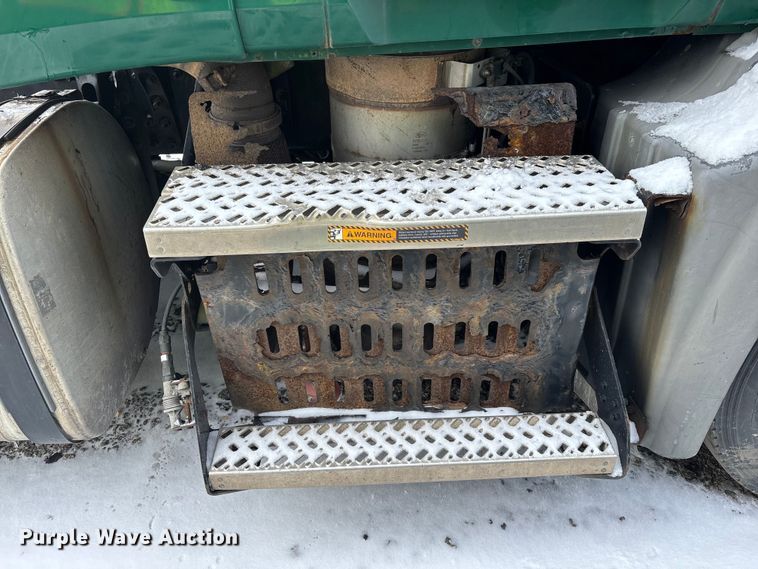 image for item YA2312 2016 Mack CXU613 semi truck
