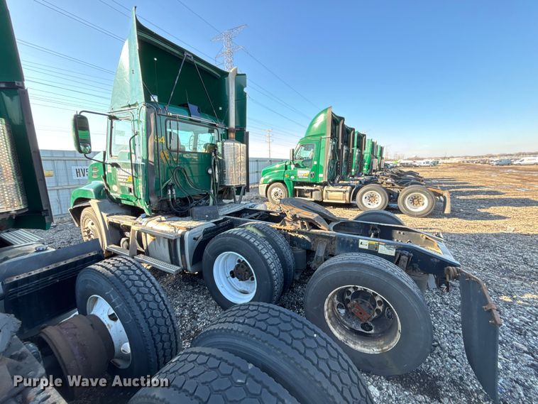 image for item YA2314 2016 Mack CXU613 semi truck