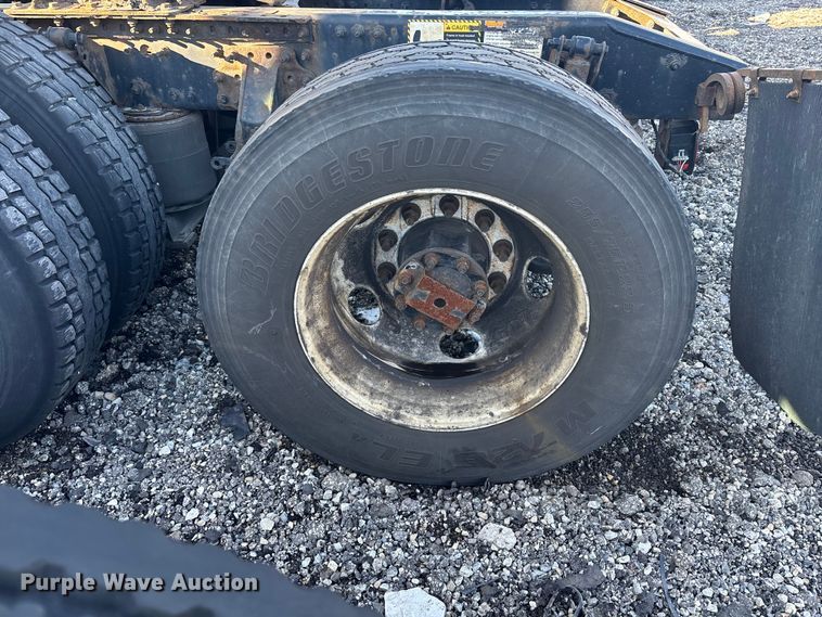 image for item YA2314 2016 Mack CXU613 semi truck