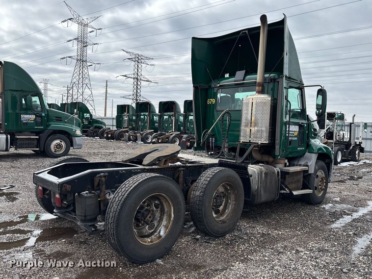 image for item YA2318 2016 Mack CXU613 semi truck