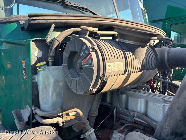 image for item YA2321 2016 Mack CXU613 semi truck