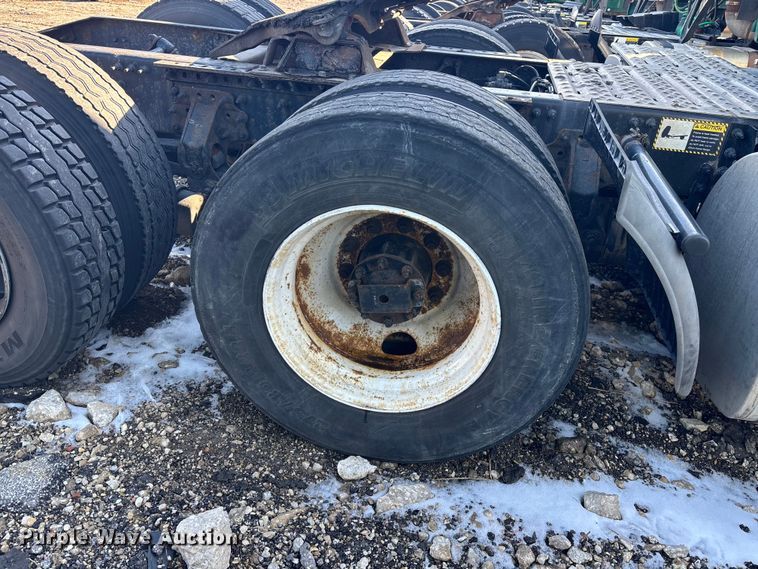 image for item YA2321 2016 Mack CXU613 semi truck
