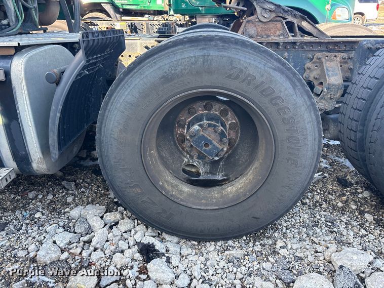 image for item YA2321 2016 Mack CXU613 semi truck