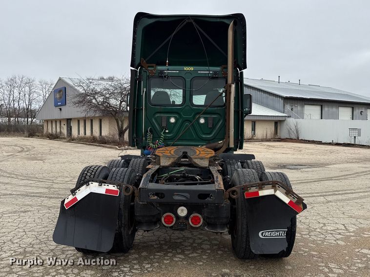 image for item YA2376 2017 Freightliner Cascadia 125 semi truck