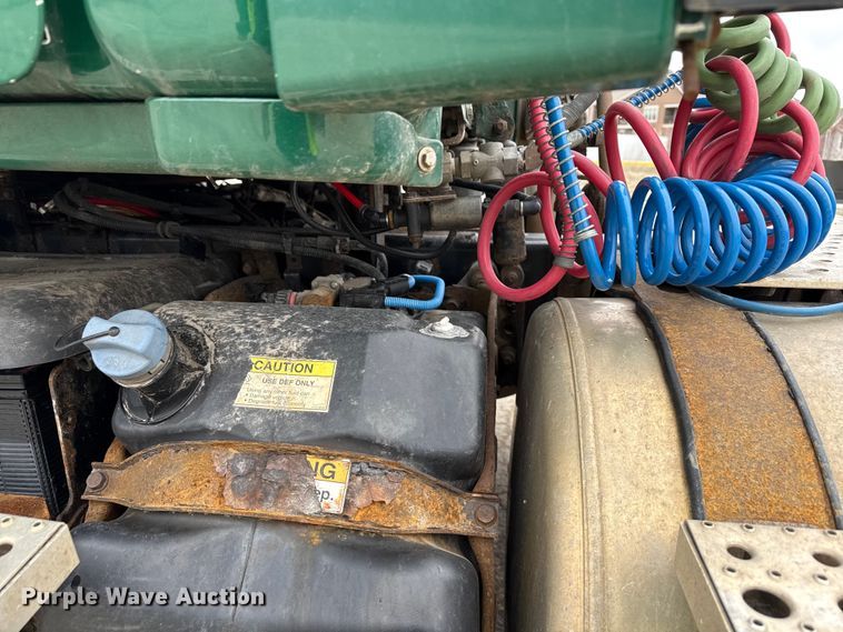 image for item YA2376 2017 Freightliner Cascadia 125 semi truck