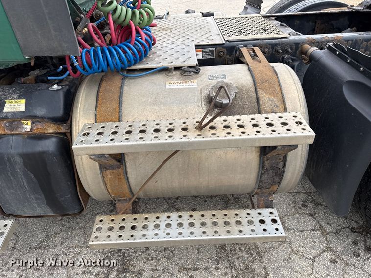 image for item YA2376 2017 Freightliner Cascadia 125 semi truck