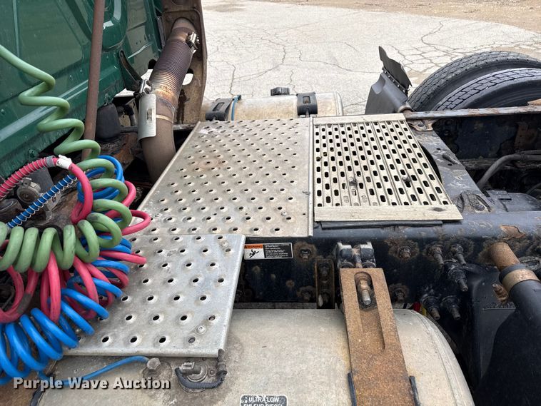 image for item YA2376 2017 Freightliner Cascadia 125 semi truck