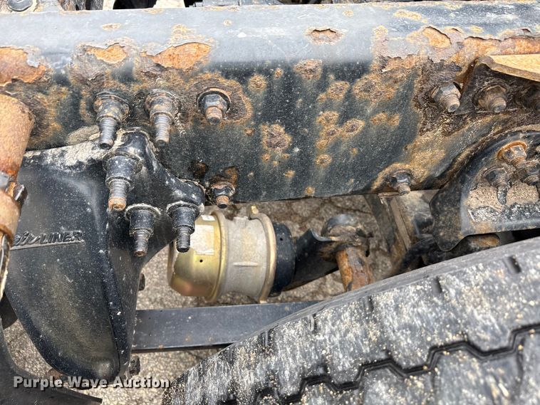 image for item YA2376 2017 Freightliner Cascadia 125 semi truck