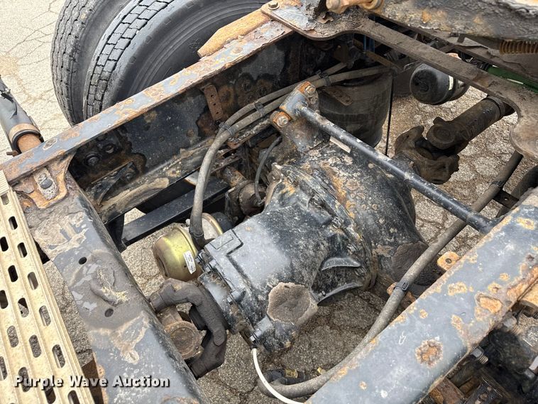 image for item YA2376 2017 Freightliner Cascadia 125 semi truck