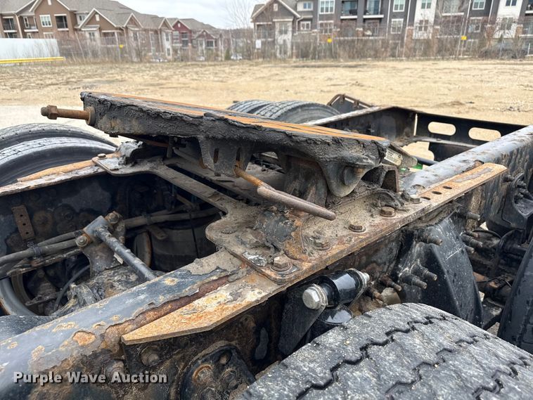 image for item YA2376 2017 Freightliner Cascadia 125 semi truck